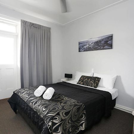 The Lakes Hotel Entrance Extérieur photo