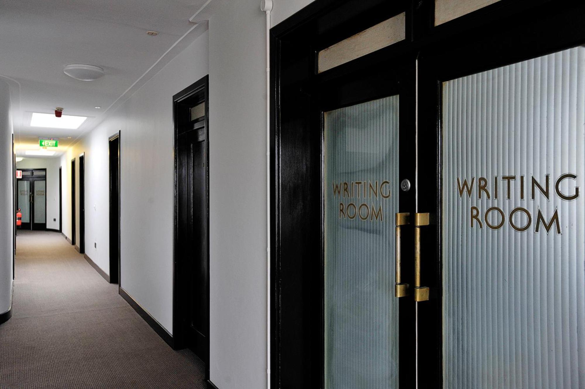 The Lakes Hotel Entrance Extérieur photo