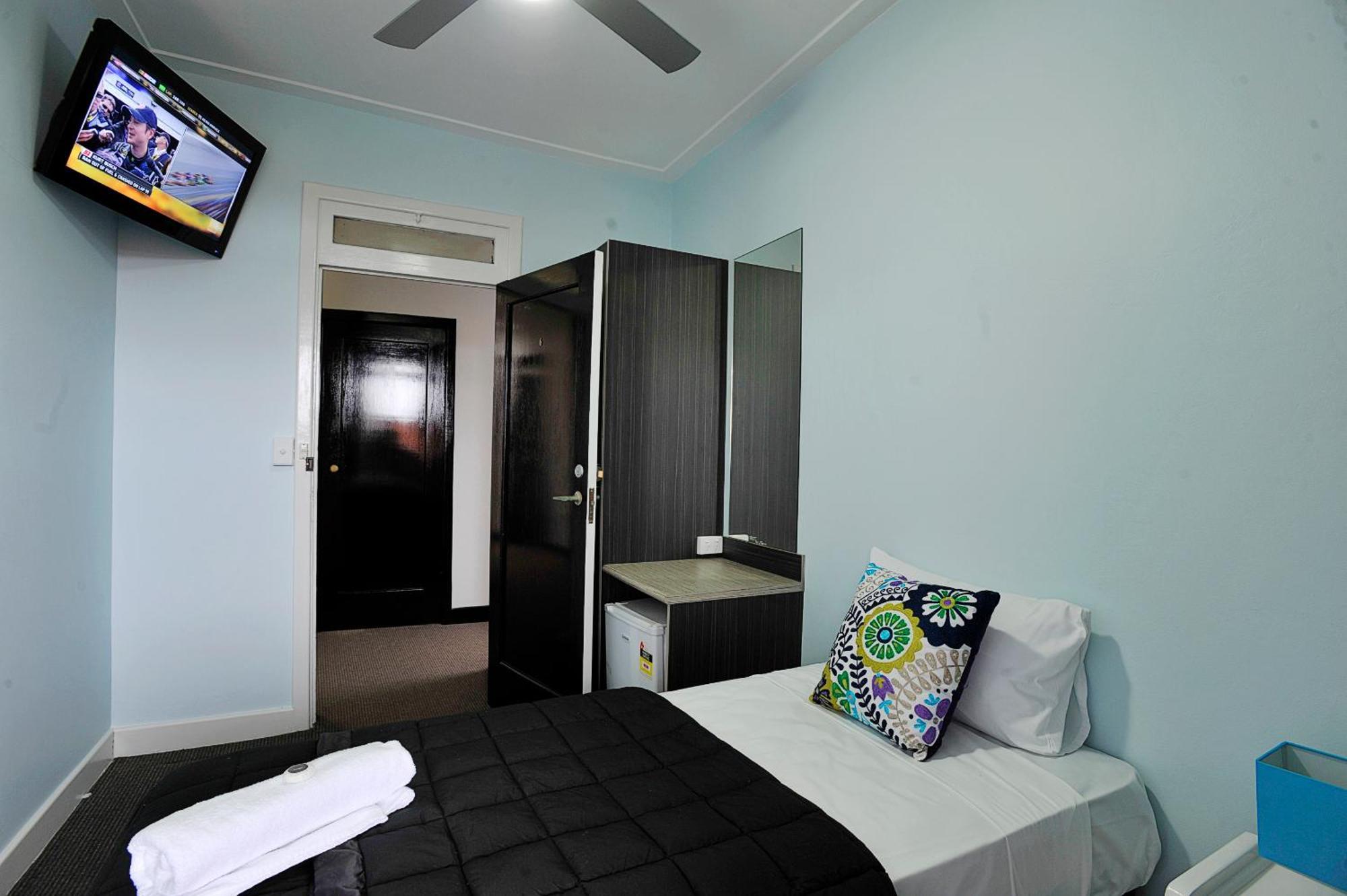 The Lakes Hotel Entrance Extérieur photo