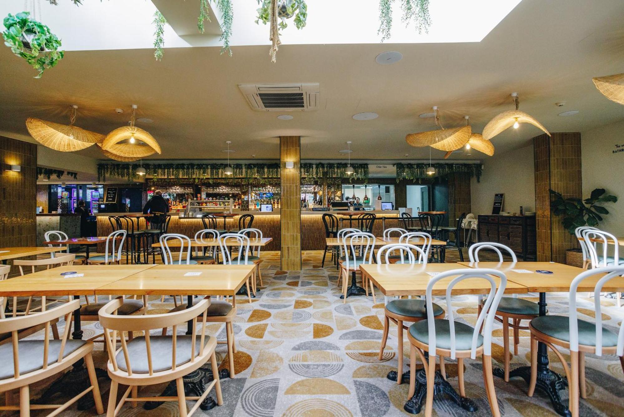 The Lakes Hotel Entrance Extérieur photo