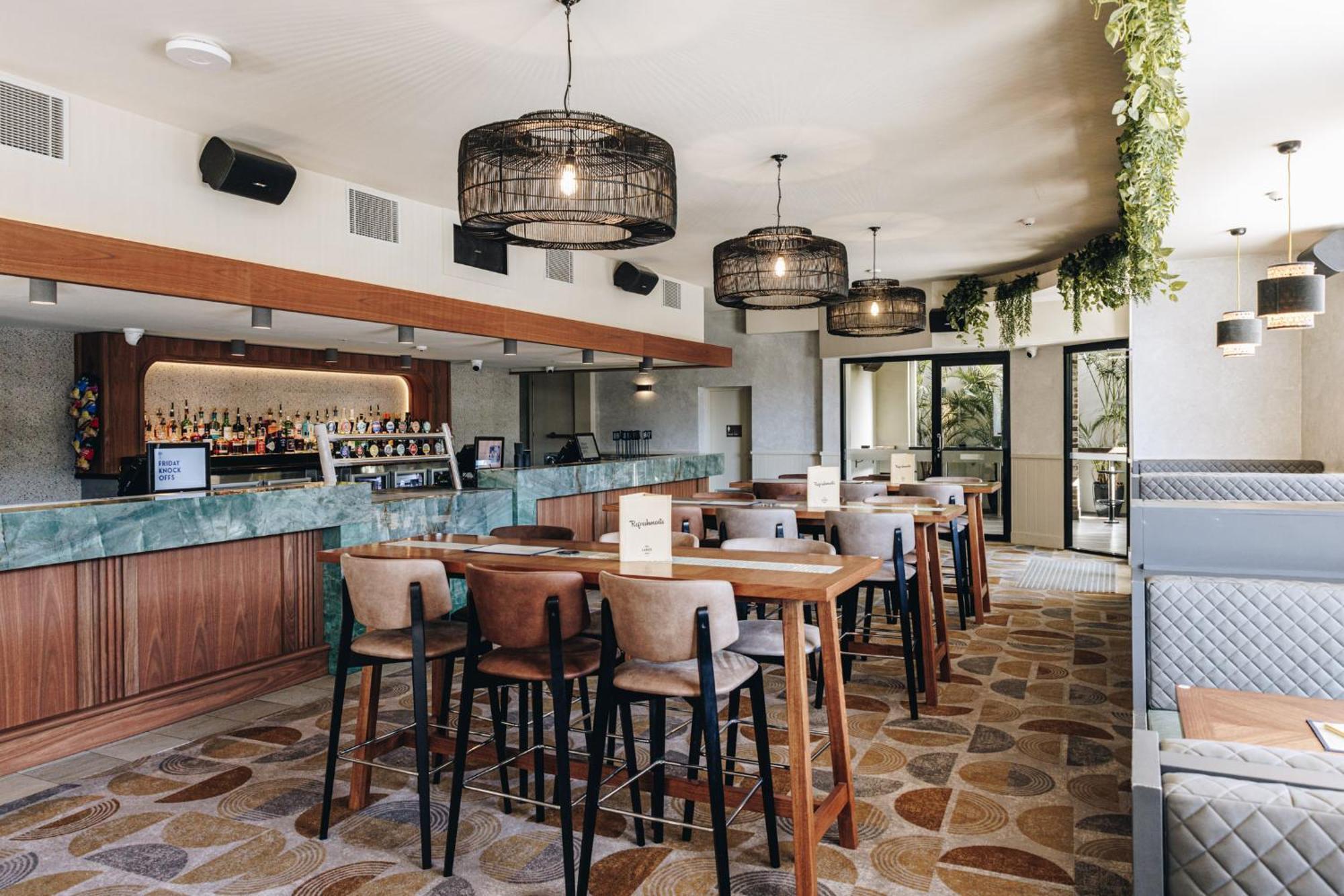 The Lakes Hotel Entrance Extérieur photo
