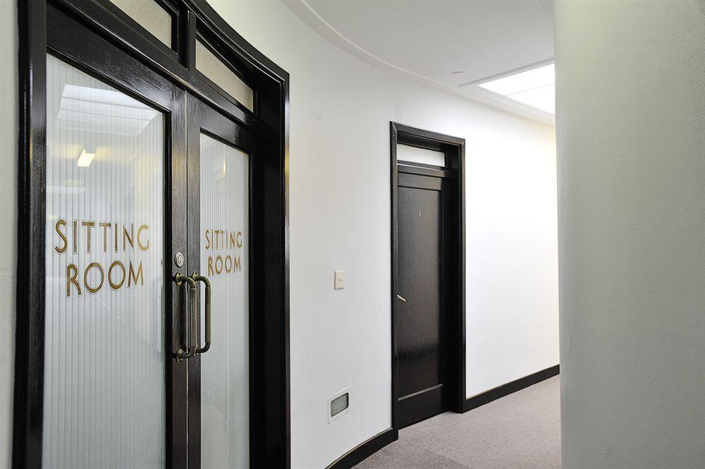 The Lakes Hotel Entrance Extérieur photo