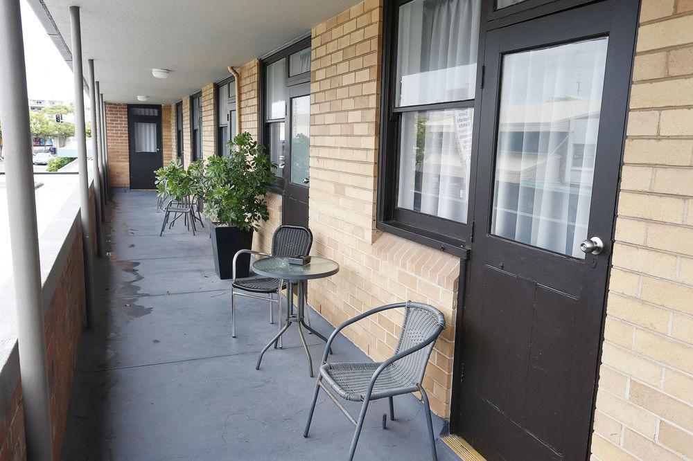 The Lakes Hotel Entrance Extérieur photo