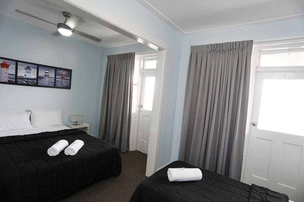 The Lakes Hotel Entrance Extérieur photo
