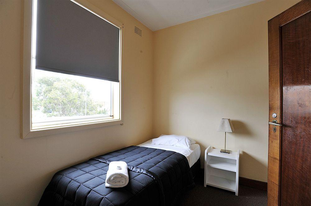 The Lakes Hotel Entrance Extérieur photo