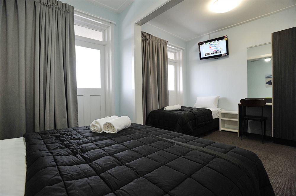 The Lakes Hotel Entrance Extérieur photo
