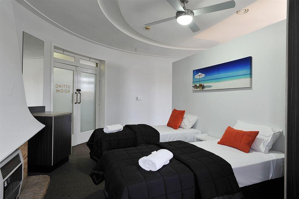 The Lakes Hotel Entrance Extérieur photo