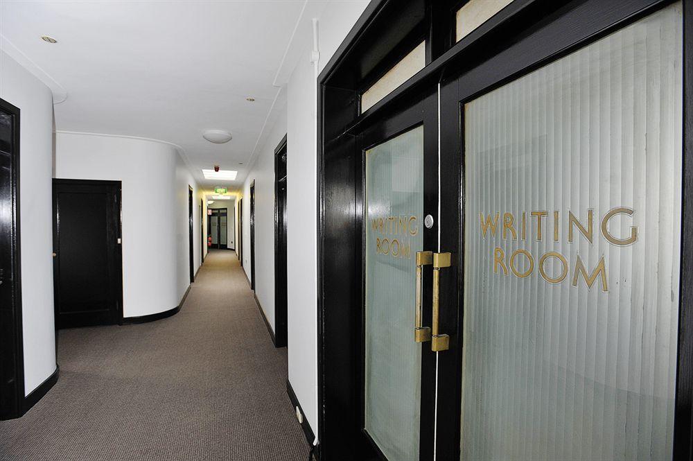 The Lakes Hotel Entrance Extérieur photo