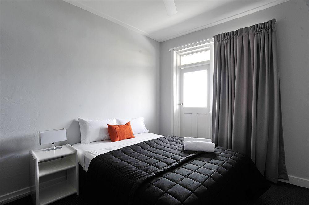 The Lakes Hotel Entrance Extérieur photo