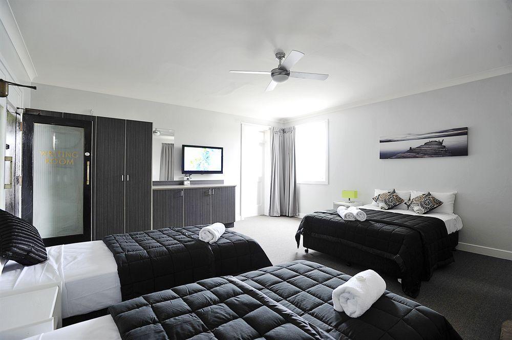 The Lakes Hotel Entrance Extérieur photo