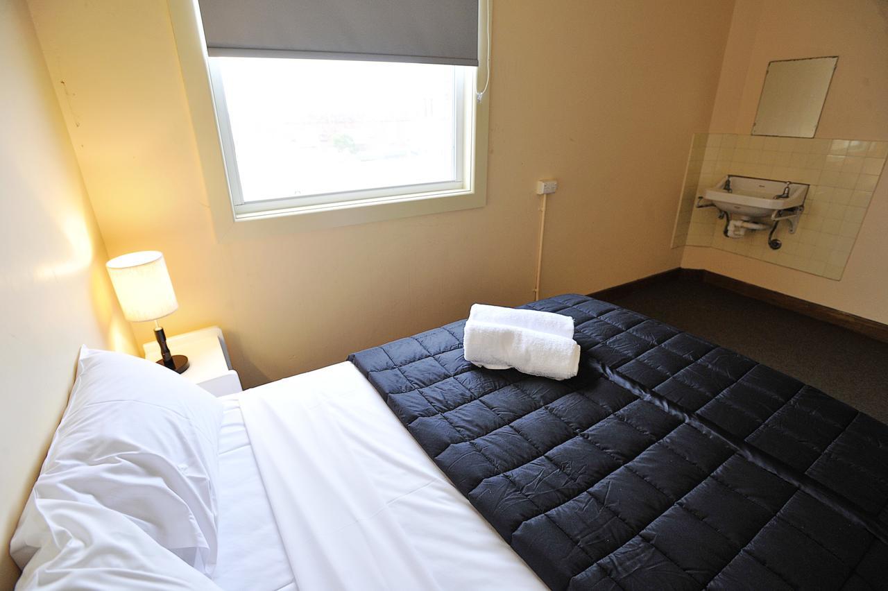 The Lakes Hotel Entrance Extérieur photo