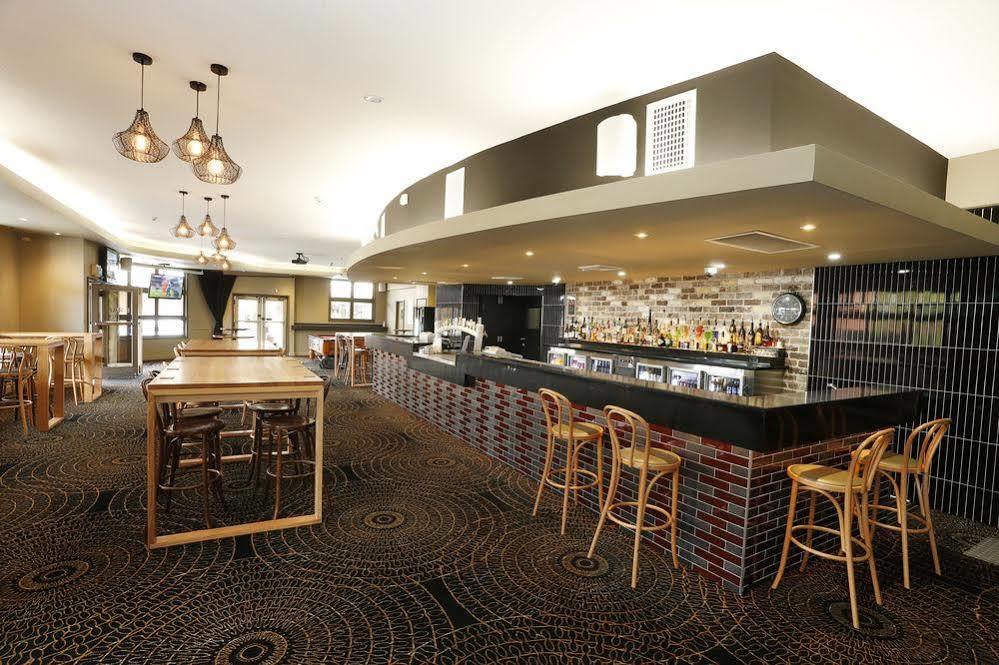 The Lakes Hotel Entrance Extérieur photo