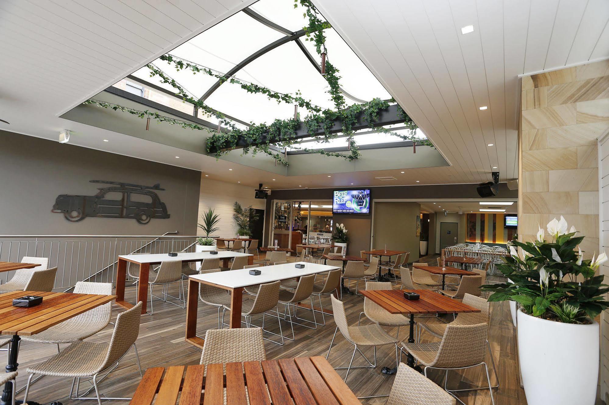 The Lakes Hotel Entrance Extérieur photo