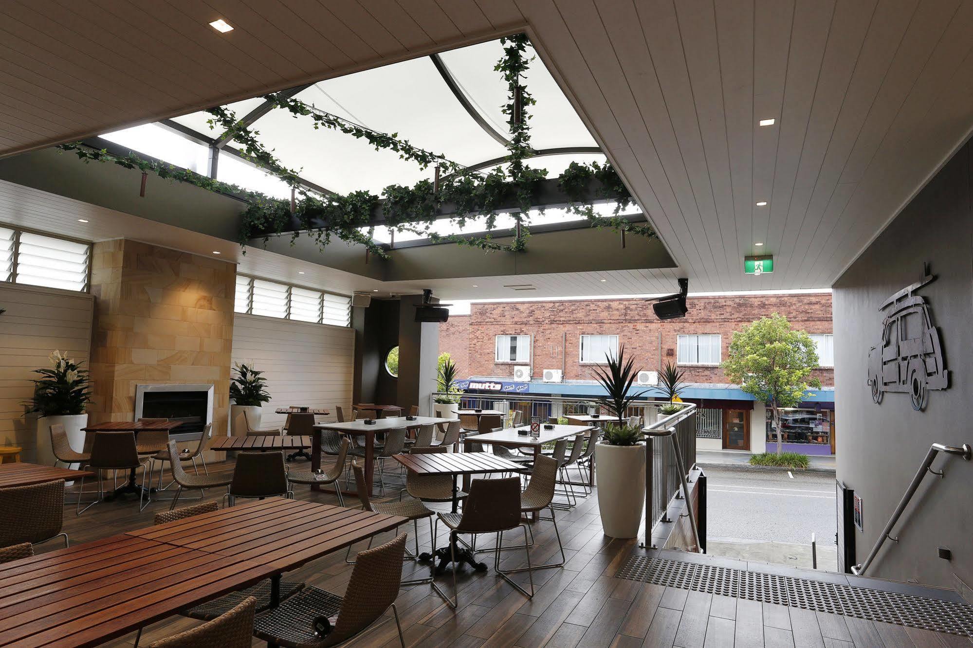 The Lakes Hotel Entrance Extérieur photo