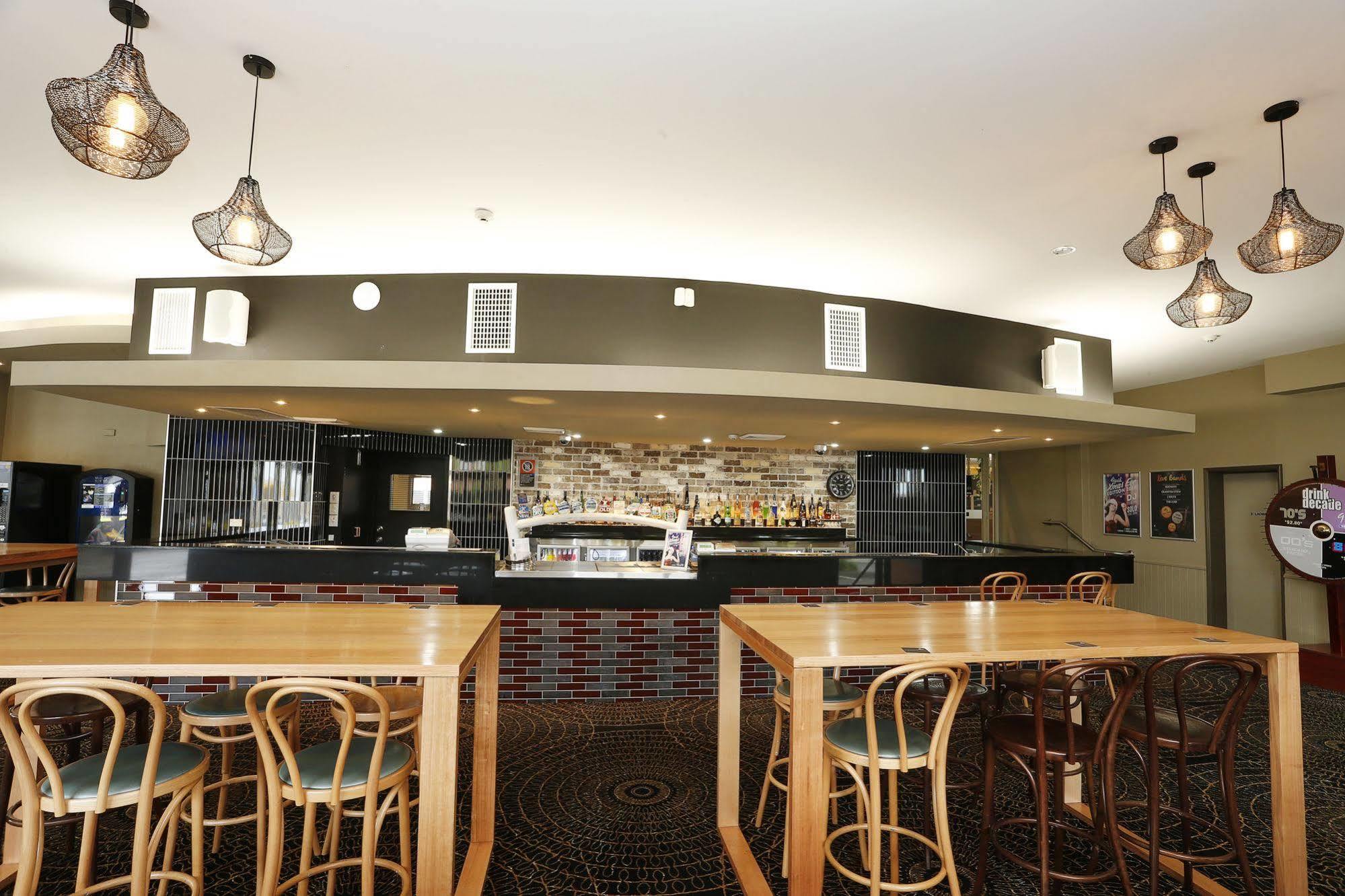 The Lakes Hotel Entrance Extérieur photo