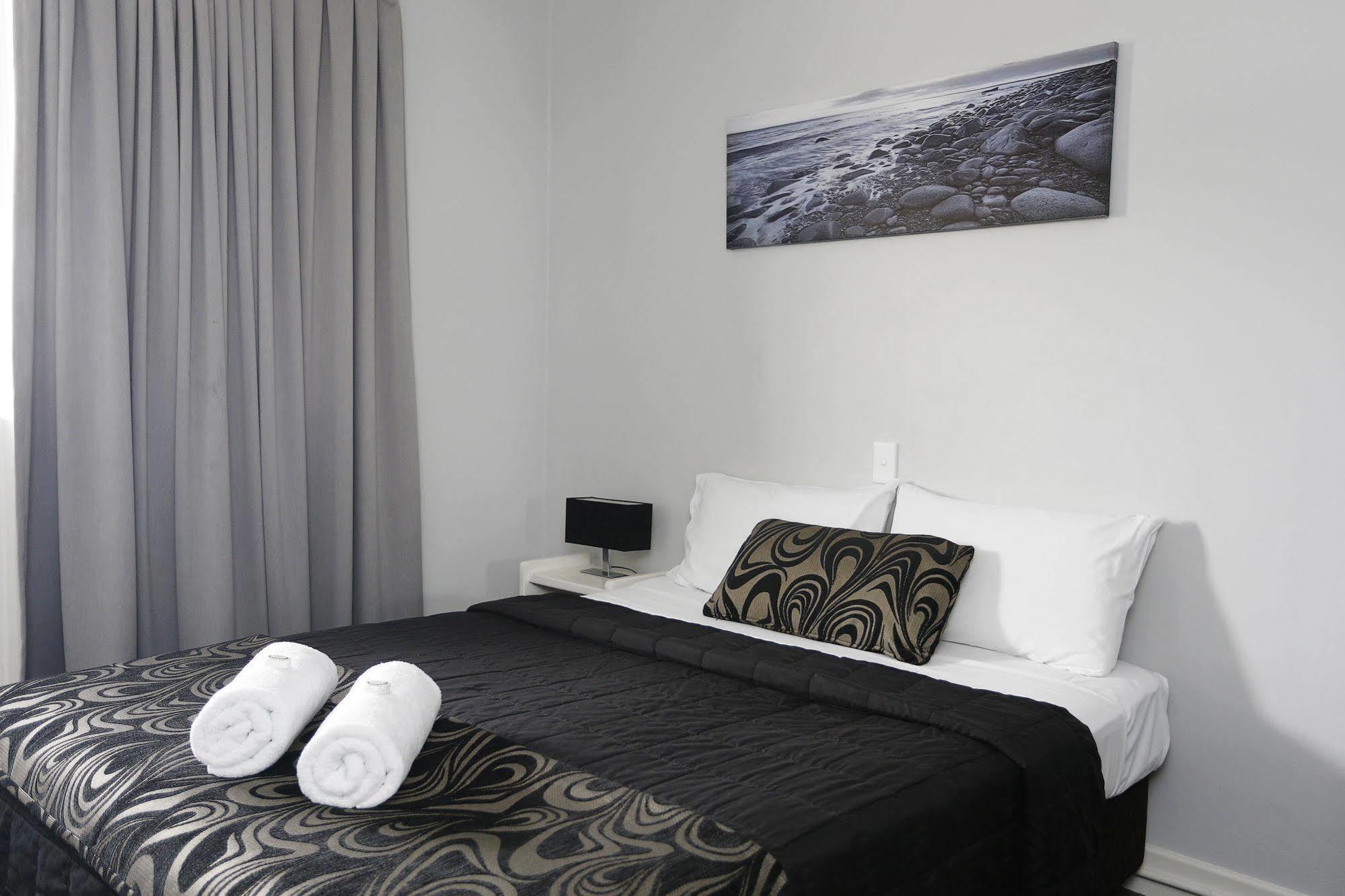 The Lakes Hotel Entrance Extérieur photo