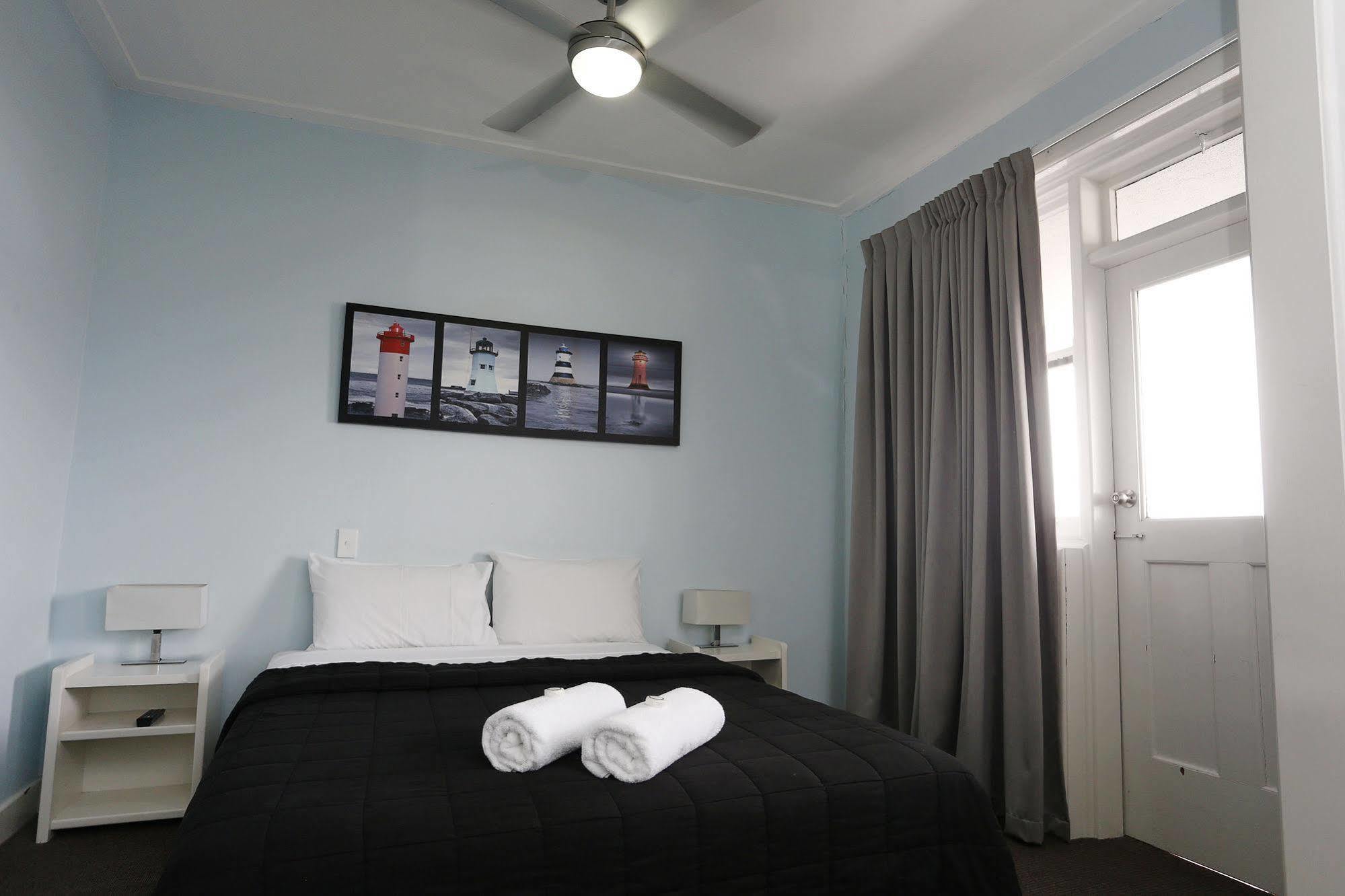 The Lakes Hotel Entrance Extérieur photo