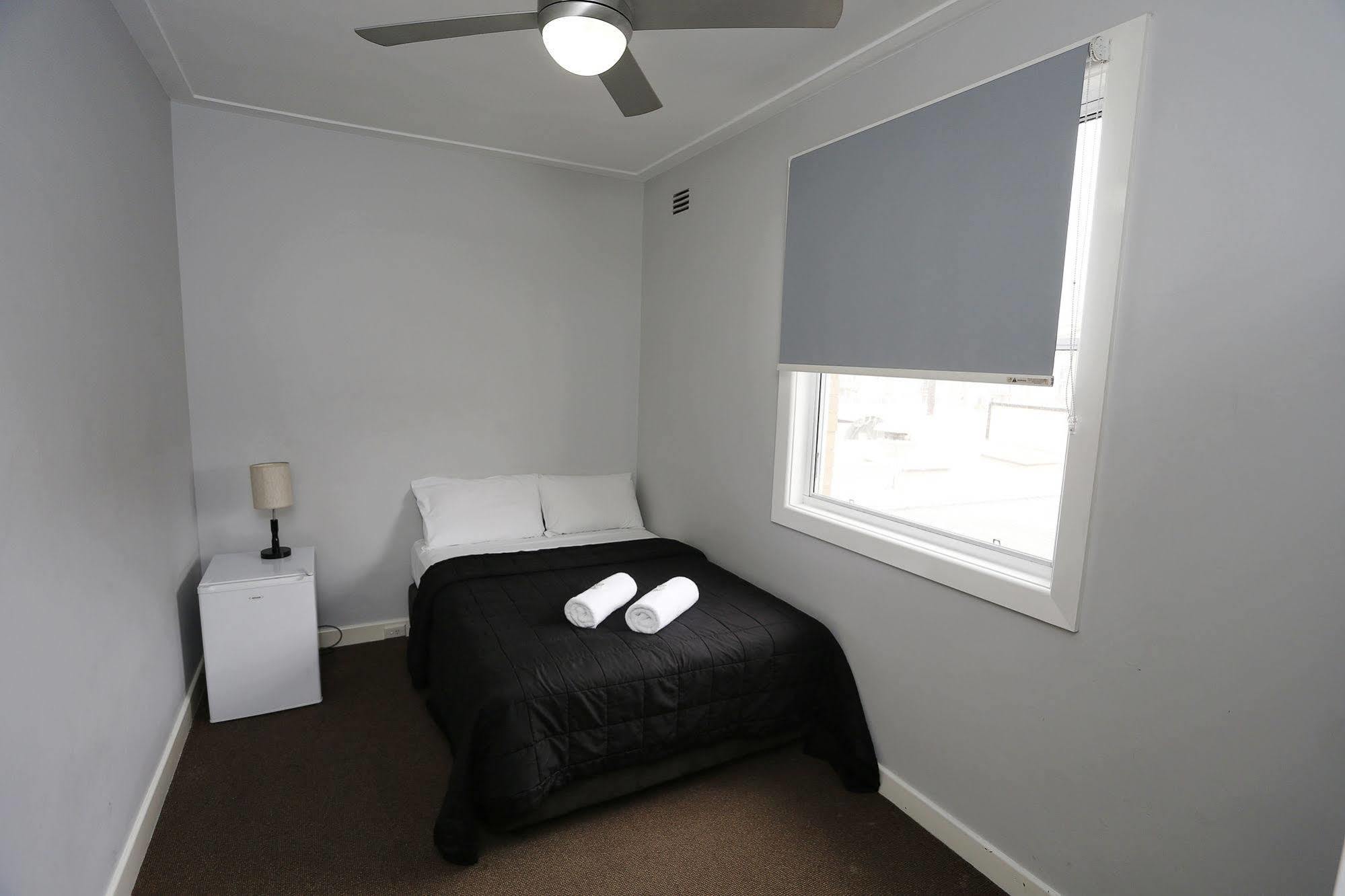 The Lakes Hotel Entrance Extérieur photo